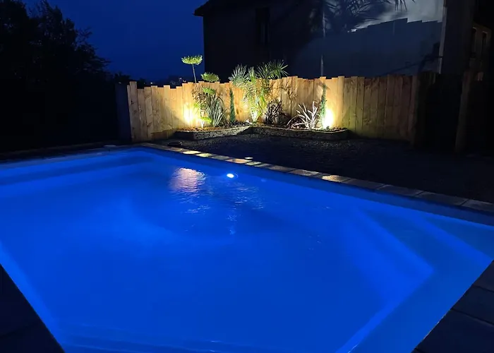 Logis Hôtel-Restaurant Au Vieux Morvan, au cœur de la Bourgogne, Piscine&Spa, Hôtel Climatisé